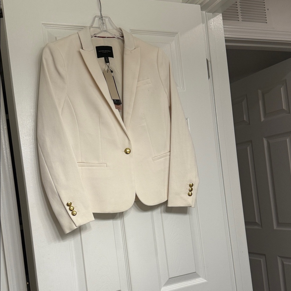 NWT Banana Republic Elegant Cream Blazer with Gold Accents